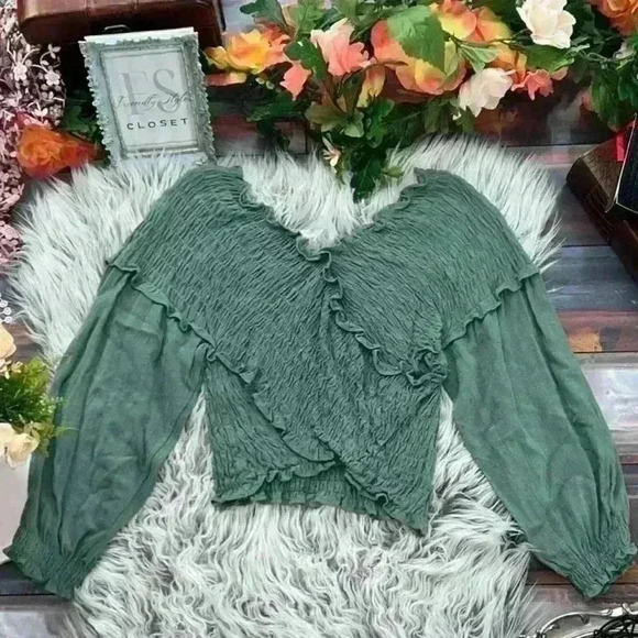 Entro Idem Ditto Cross Off The Shoulder Shirred Top Small - Picture 1 of 11